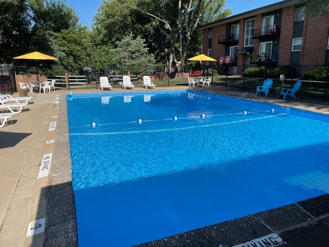 Blue Springs Apartments pool
